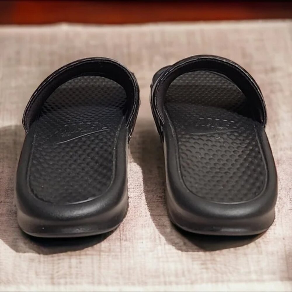 NIKE BENASSI Black Slides Womens 7 Summer Sandals Pool Beach - Picture 7 of 12
